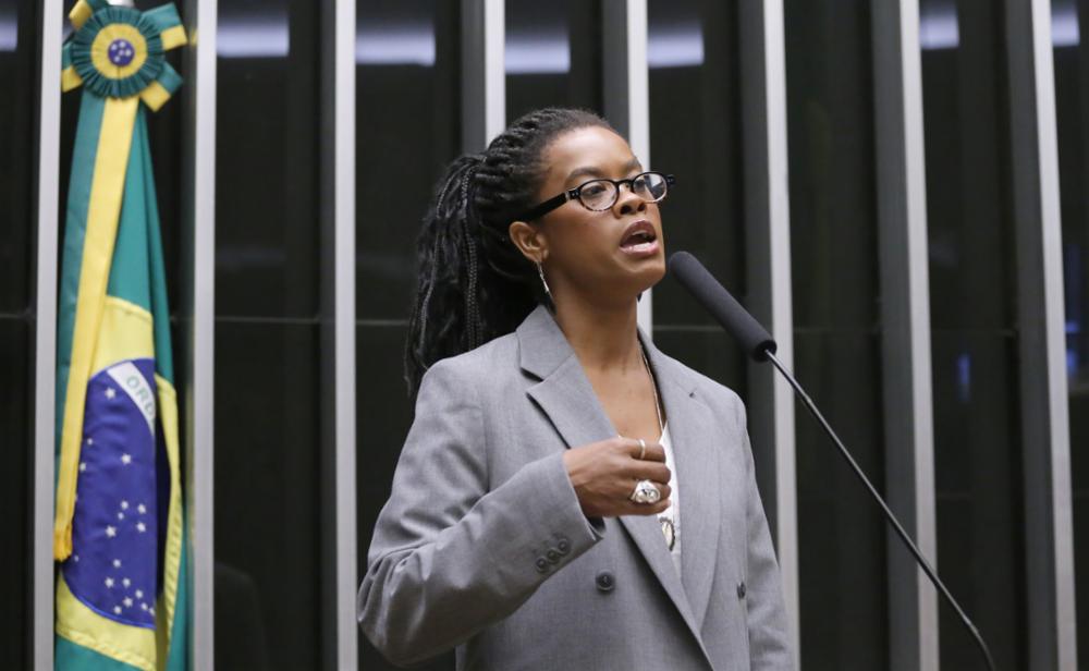 Carol Dartora chama atenção para o crescimento de casos de suicídio dentro das corporações policiais